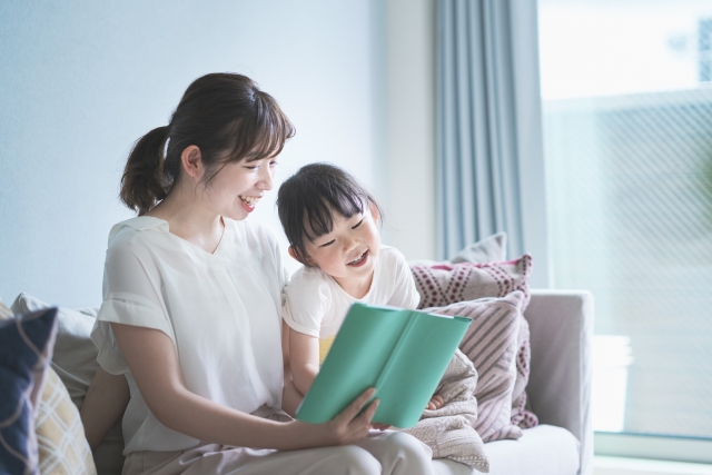 病院の待合室で子育てを学ぶ